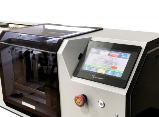 M1-Pro enjeksiyon kalıplama makinesi açılı görünüm